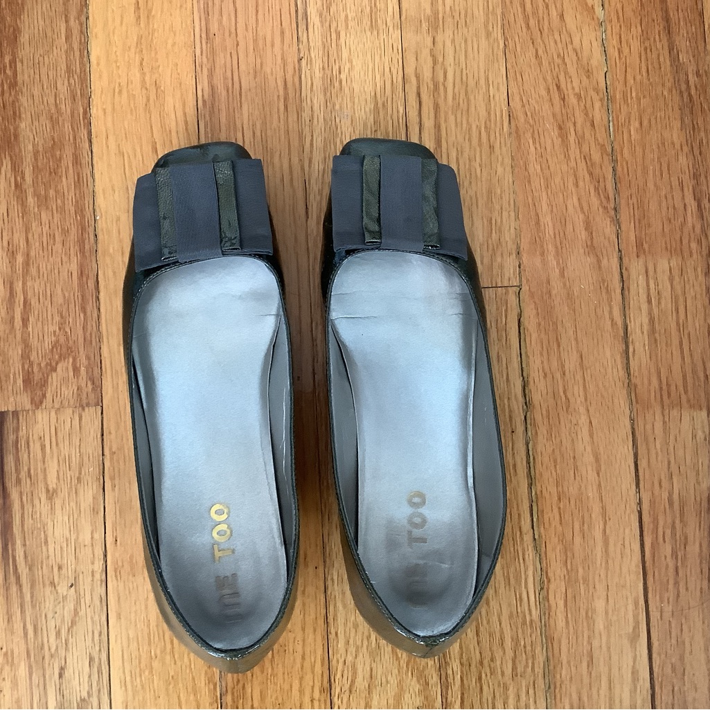Elegant Patent Leather Shoes With Small Heels